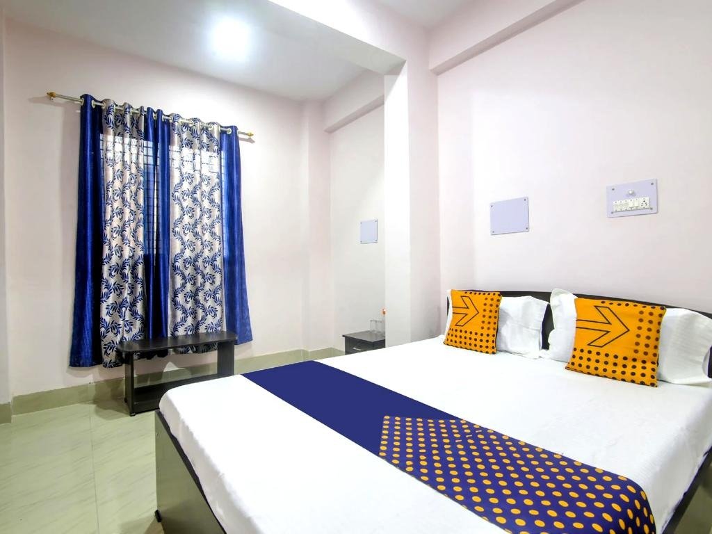 Raison Hotel room